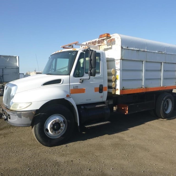 2004 INTERNATIONAL DURASTAR 4300