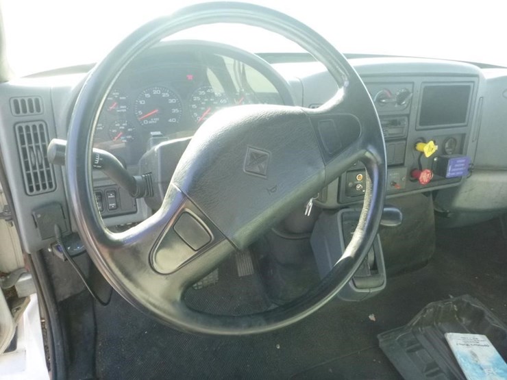 2004-international-durastar-4300-image-18