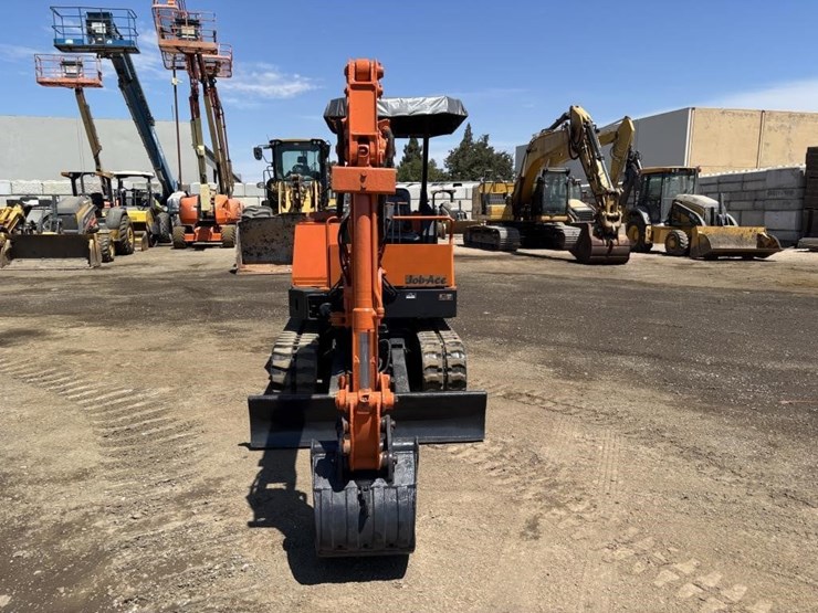 takeuchi-tb2507-hydraulic-excavator-image-6