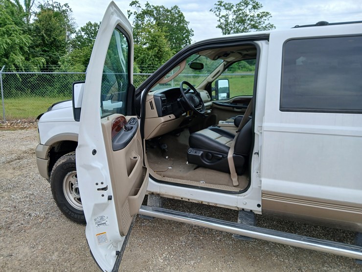 2005-ford-excursion-image-21