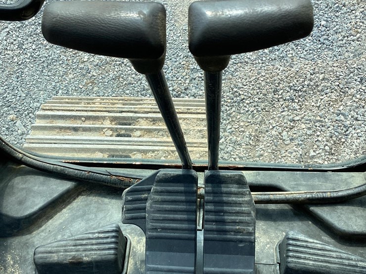 2014-komatsu-pc210-lc-10-image-18
