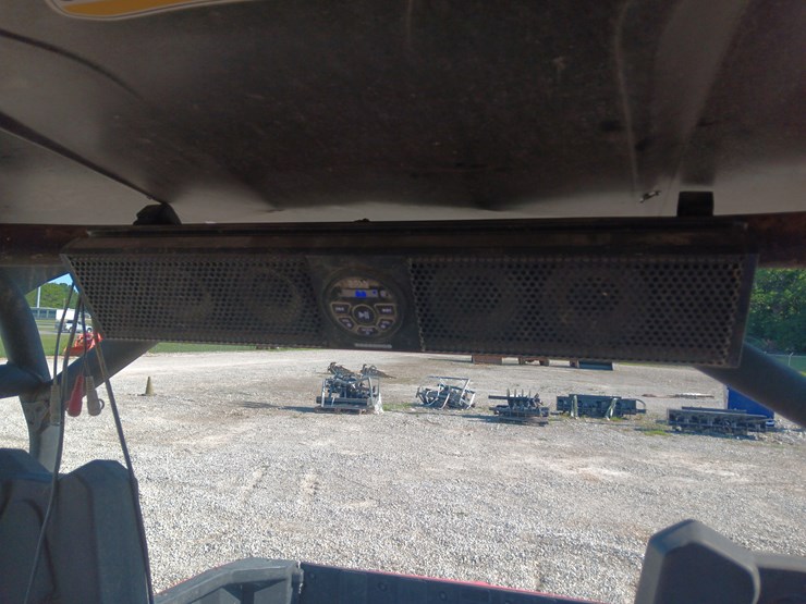 2017-can-am-commander-800-image-28