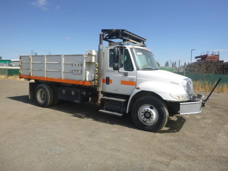 2004-international-durastar-4300-image-2