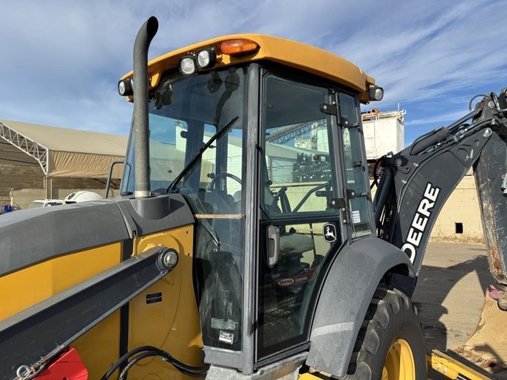 2020-deere-310l-ep-image-33