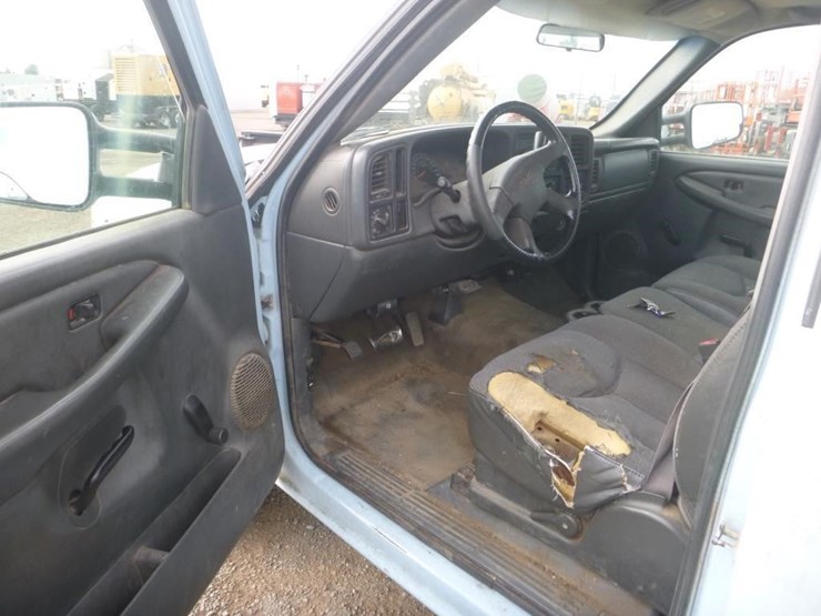2004-gmc-2500-image-8