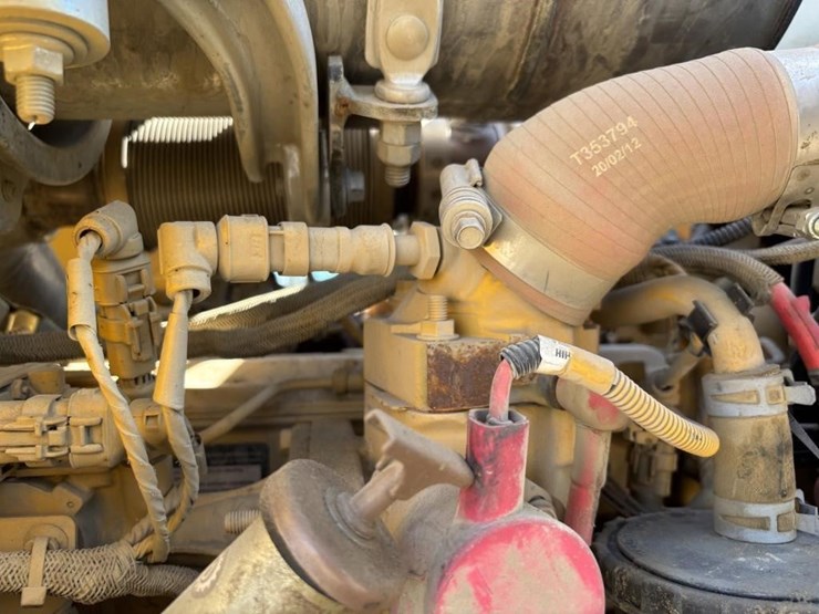 2020-deere-410l-image-60