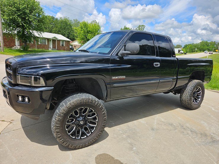 #18968-•-2002-dodge-ram-pickup-truck-image-3