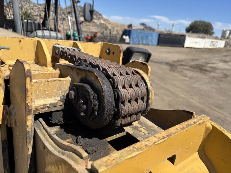2004-caterpillar-th560b-image-16