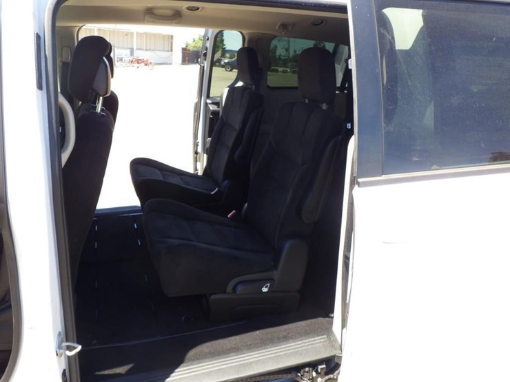 2014-dodge-grand-caravan-image-7