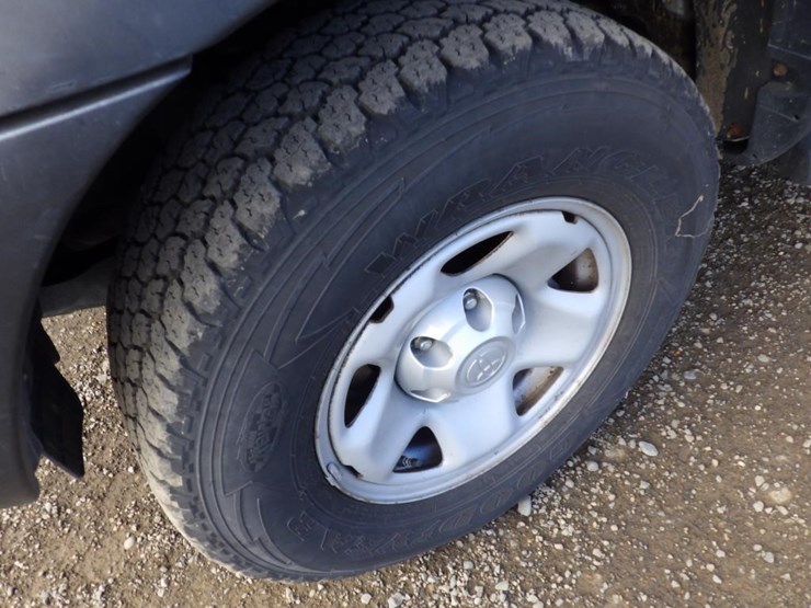 2014-toyota-tacoma-image-12