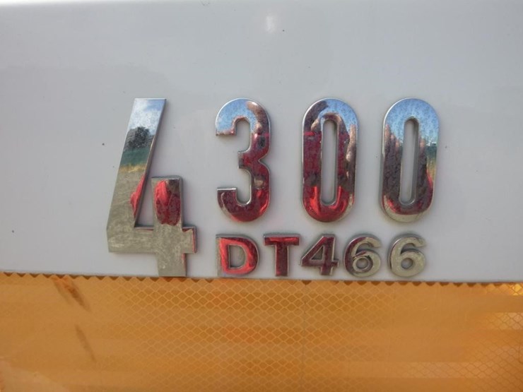 2004-international-durastar-4300-image-21