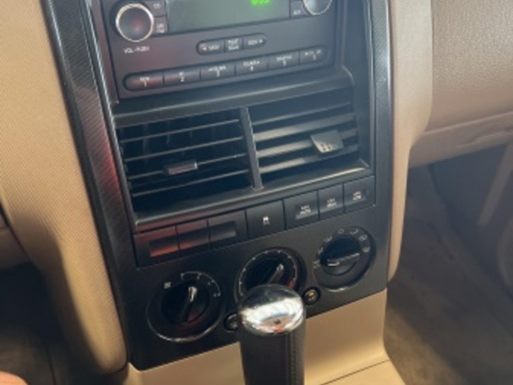 2008-ford-explorer-xlt-image-18