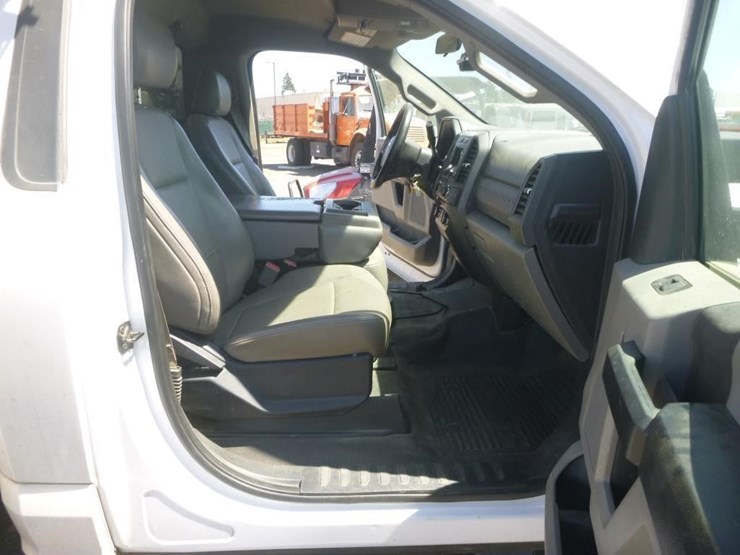 2017-ford-f550-image-26