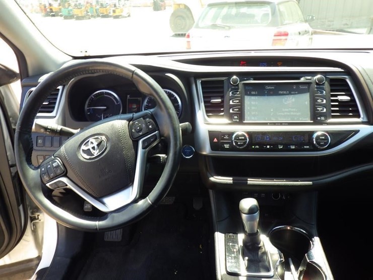 2017-toyota-highlander-image-9