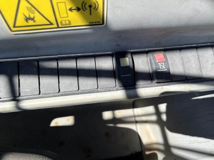 2004-caterpillar-th560b-image-39