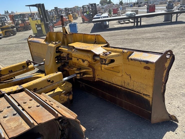 2006-caterpillar-d6n-image-11