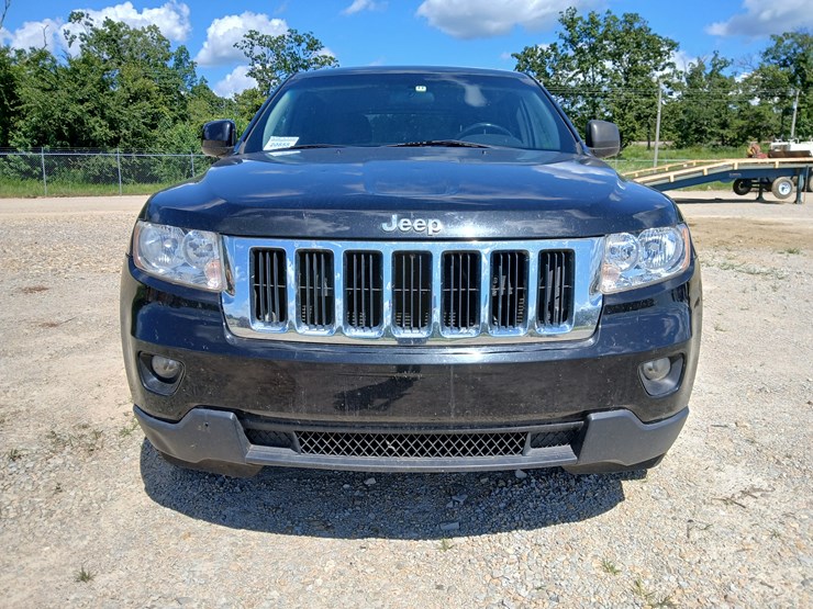 2011-jeep-grand-cherokee-image-11