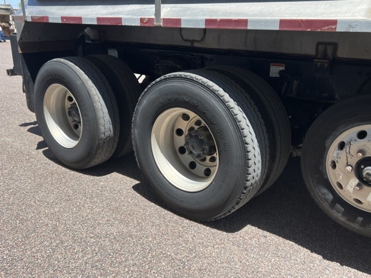 2012-freightliner-m2-image-17