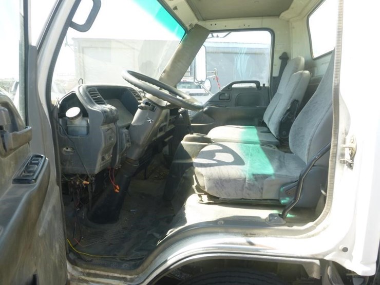 2005-isuzu-npr-image-12