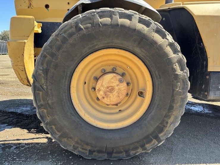 2004-caterpillar-th560b-image-22
