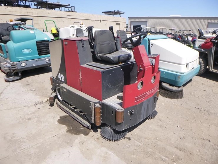 caterpillar-420-image-2