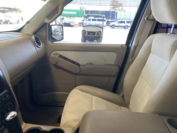 2009-ford-explorer-xlt-image-19