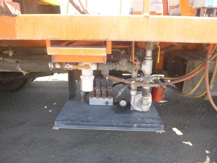 2000-freightliner-fc70-image-12