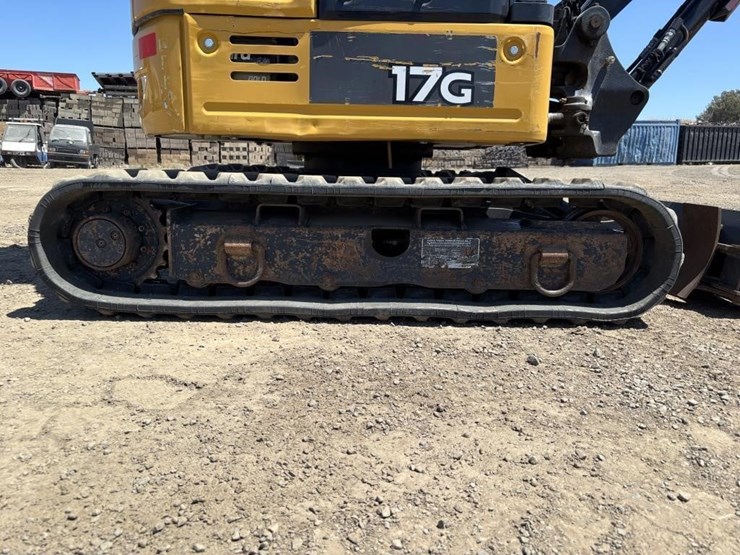 2020-deere-17g-image-22