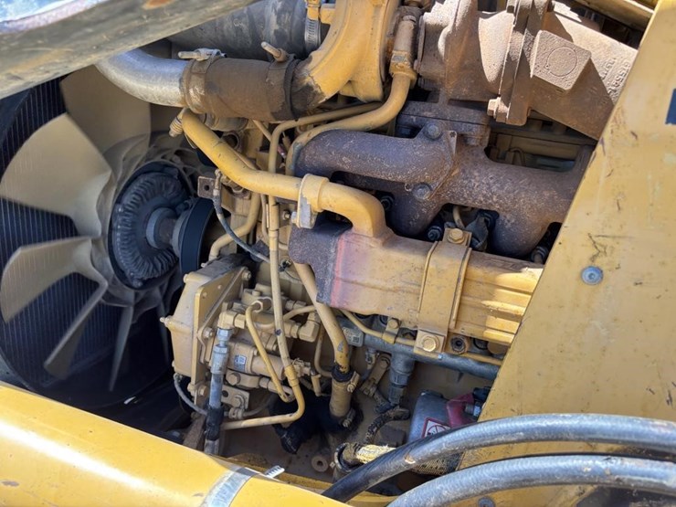 2014-deere-210k-image-53