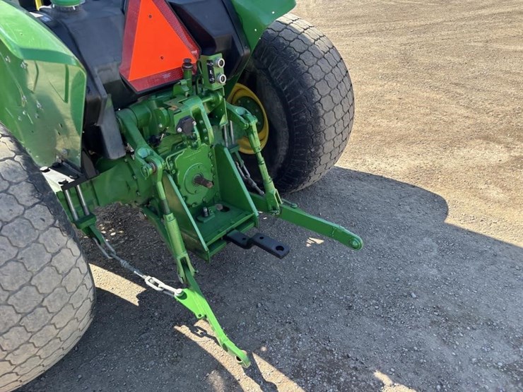 2016-john-deere-5055e-image-9