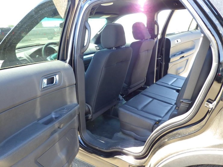 2015-ford-explorer-image-8