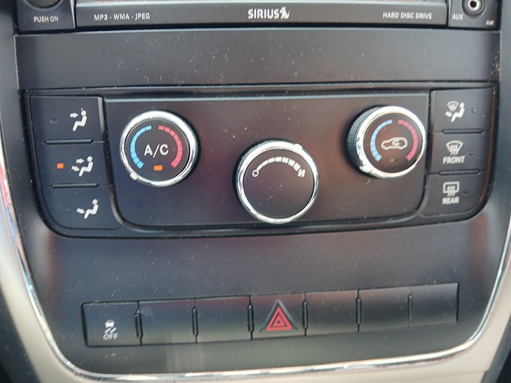 2011-jeep-grand-cherokee-image-26