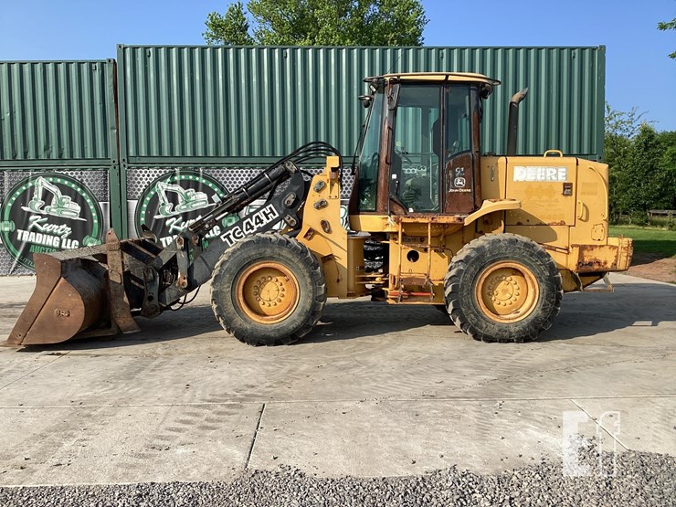 2002-deere-tc44h-image-1