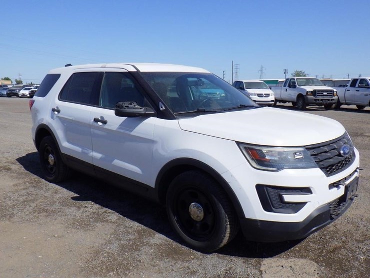 2016-ford-explorer-image-3