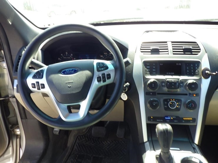 2015-ford-explorer-image-9