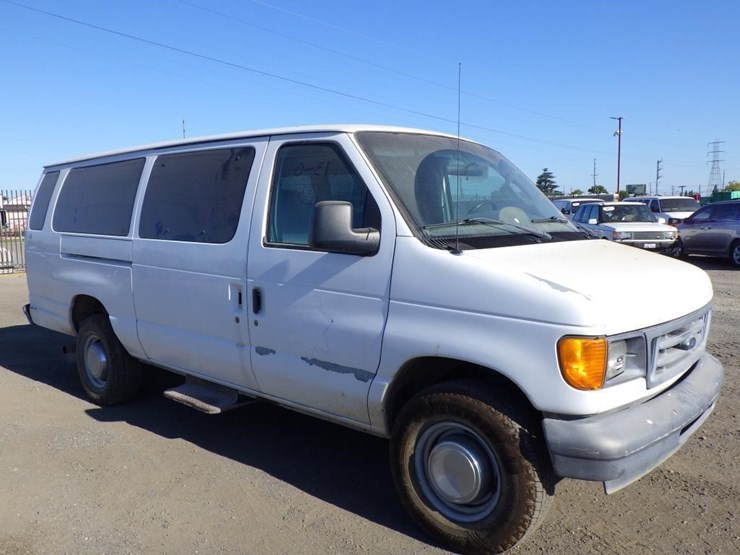 2006-ford-econoline-350-image-3