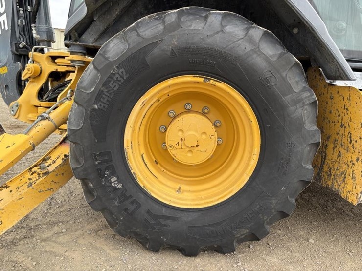 2019-deere-310l-ep-image-30