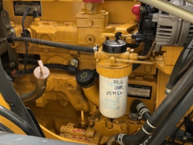 2016-deere-210l-image-18