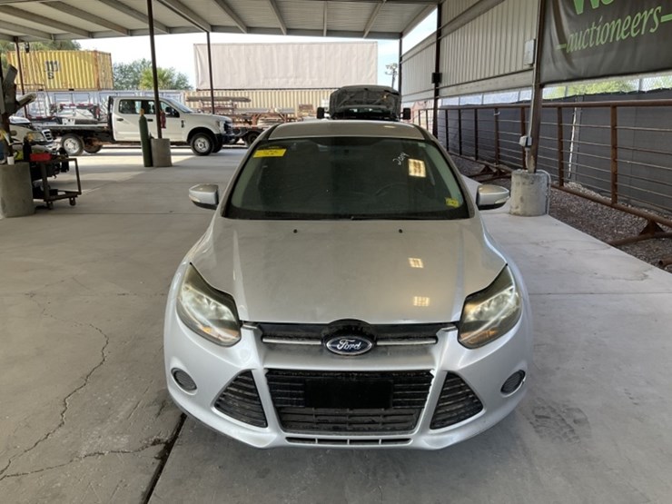 2014-ford-focus-sdn-image-3