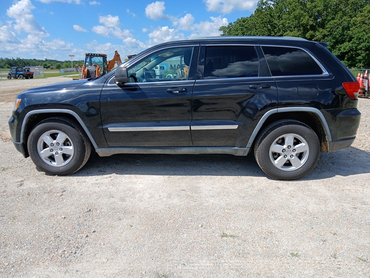 2011-jeep-grand-cherokee-image-3
