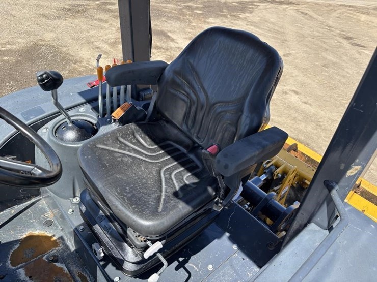 2021-deere-210l-image-29