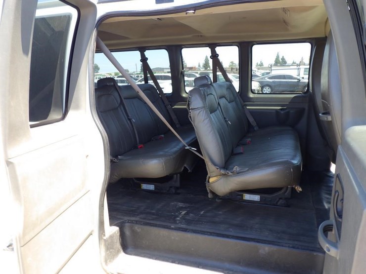 2013-chevrolet-express-3500-image-8