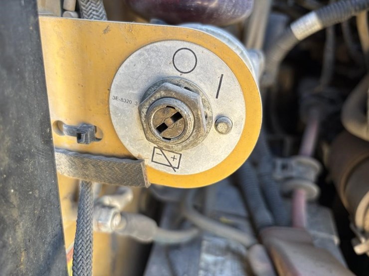 2018-caterpillar-262d-image-36