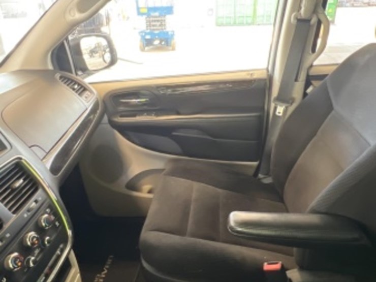 2014-dodge-grand-caravan-image-19