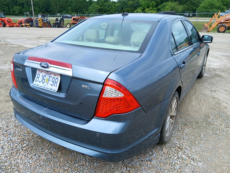 #20656-•-2012-ford-fusion-passenger-car-image-7