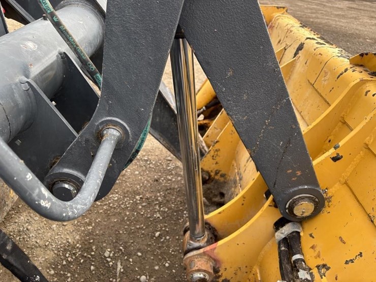 2019-deere-310l-ep-image-14