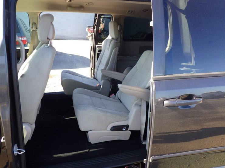 2012-dodge-grand-caravan-image-7