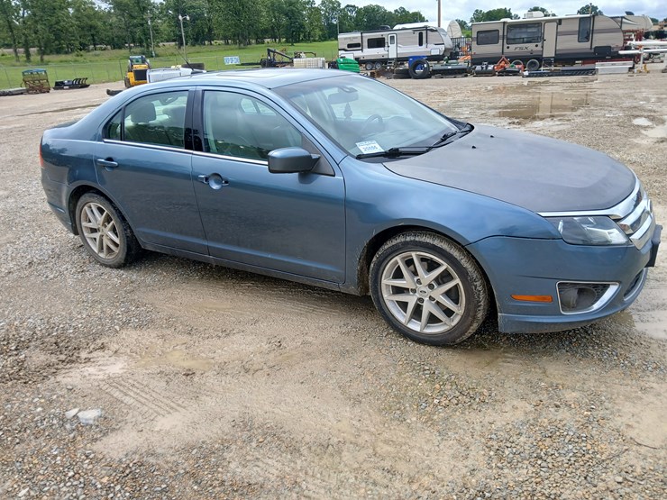 #20656-•-2012-ford-fusion-passenger-car-image-10