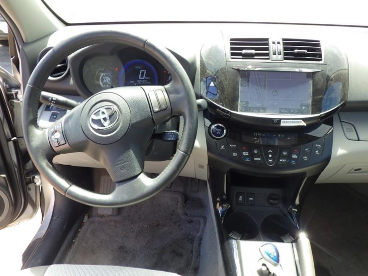 2014-toyota-rav4-image-9
