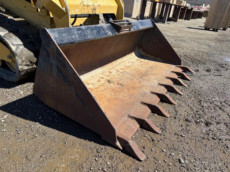 2016-caterpillar-259d-image-10